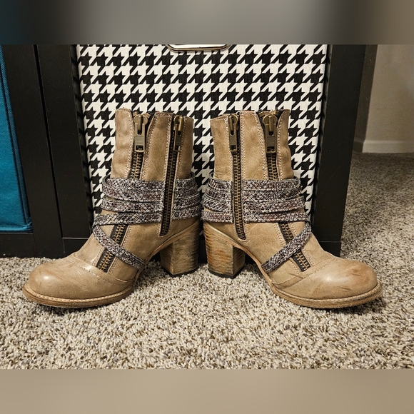 Freebird by Steven - Balboa in Ice Multi Size 7 - Picture 3 of 7